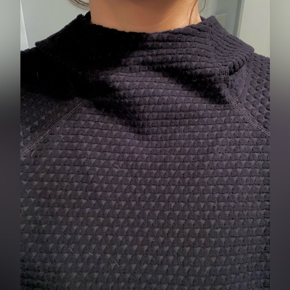 NIKE TECH Lightweight Hooded Long Sleeve Pull-over *never worn* - Picture 2 of 2